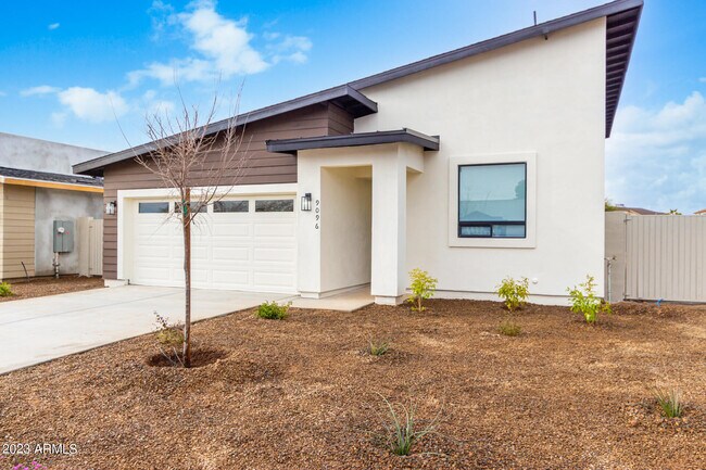 Building Photo - 9096 N 73rd Ave