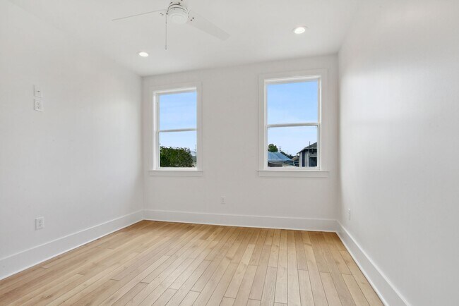 Foto del edificio - Newly Renovated 2BD/2.5BA with covered Driveway