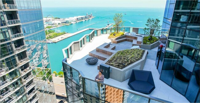 Foto del edificio - 450 E Waterside Dr