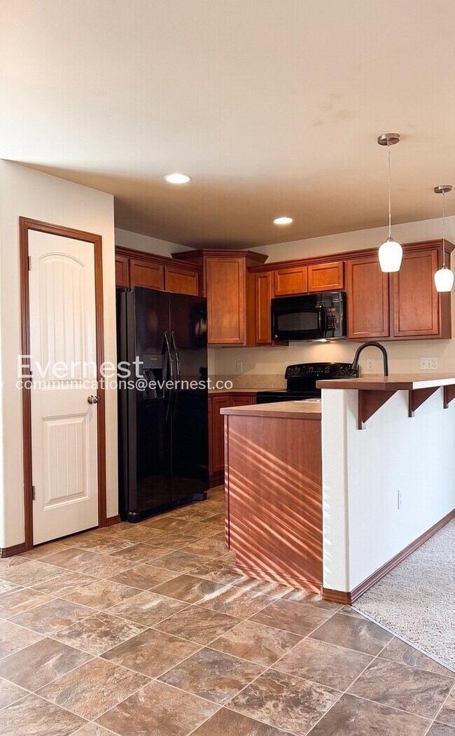 Foto del edificio - 3 Bed, 2.5 Bath Home with Fenced Yard & Garage / Pet-Friendly / Vouchers Accepted / Available Now!