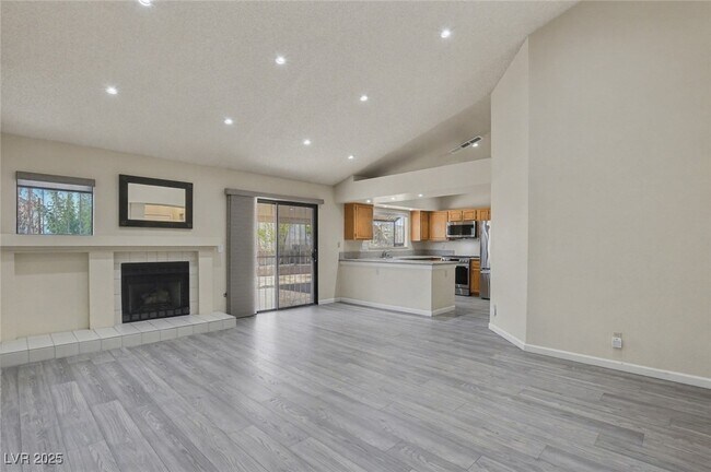 Foto del edificio - 7951 Aspendale Dr