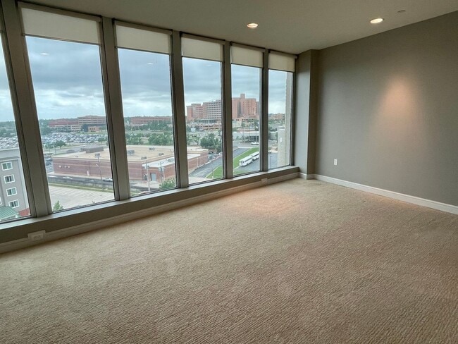 Building Photo - Luxury 2 Bed 2.5 Bath Condo in Central OKC