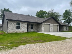 Building Photo - 211-223 Cedar Cir