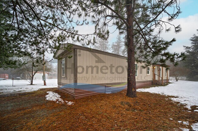 Foto del edificio - 2 Bedroom 2 Bathroom Home with Off-Street Parking Available in Athol!