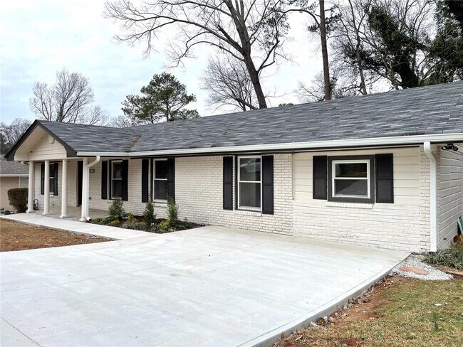 Building Photo - 2272 Collier Dr