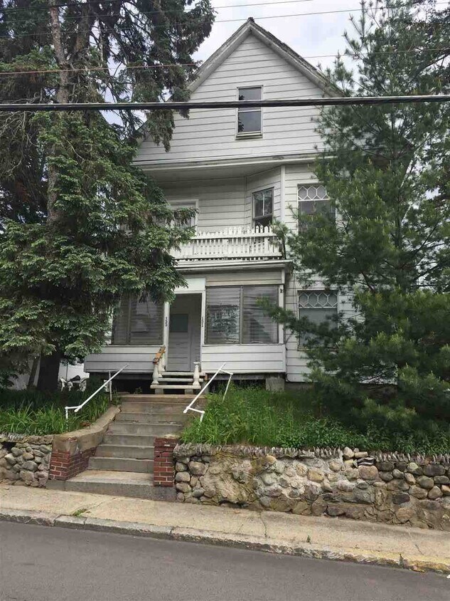 133 Tolles St, Nashua, NH 03064 Room for Rent in Nashua, NH