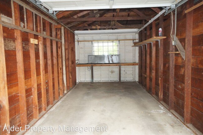 Foto del edificio - 2 br, 1 bath House - 6035 SE Clinton St.