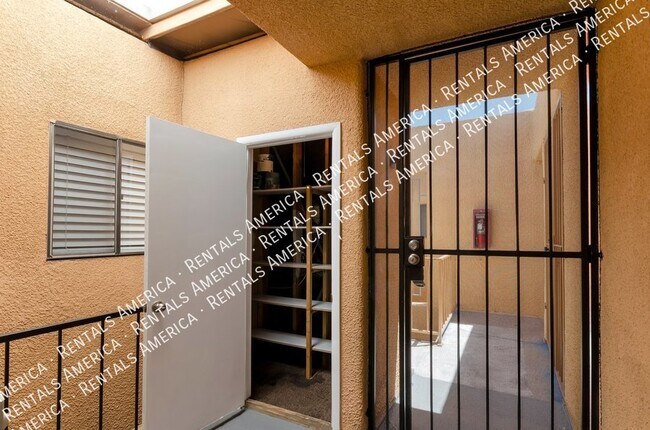 Foto del edificio - 3800 E 2nd St