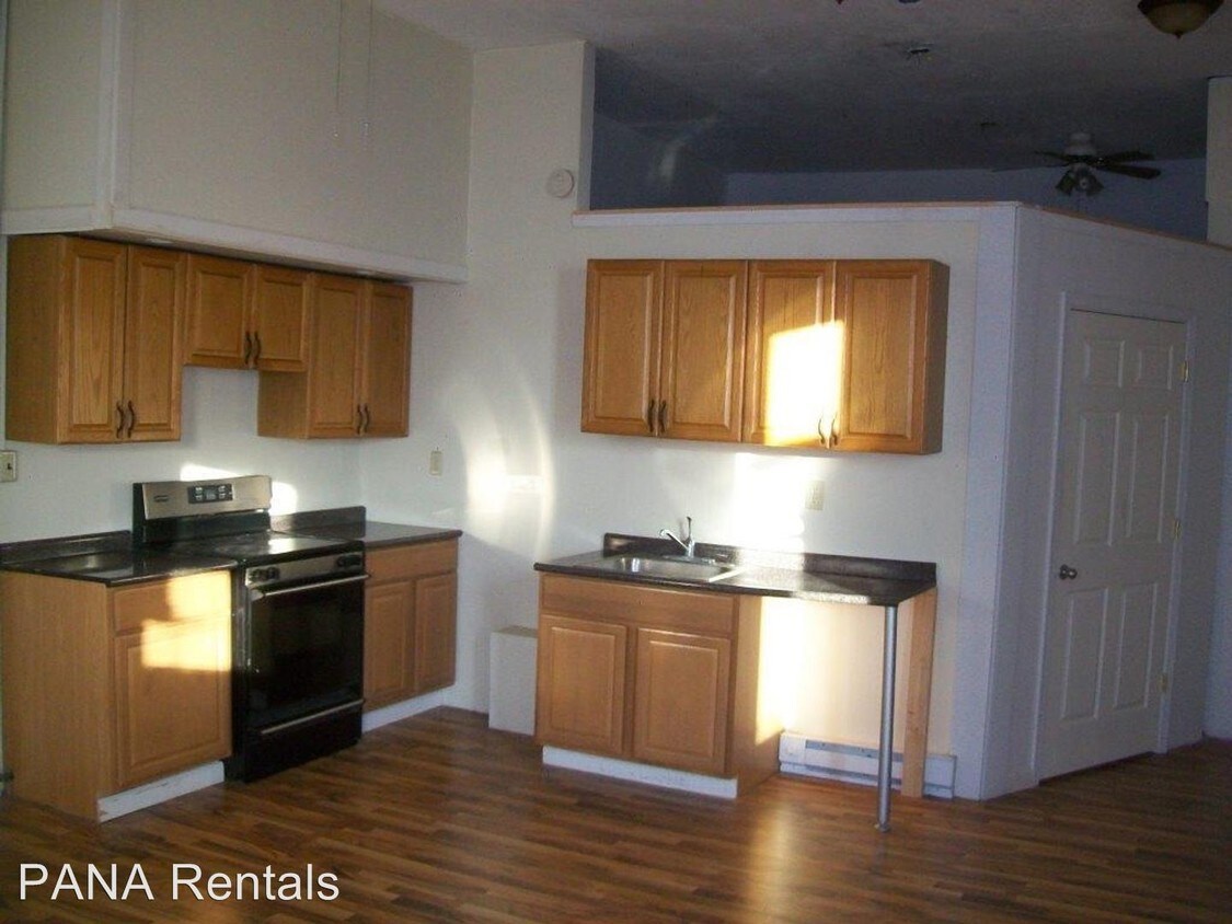 Building Photo - 1 br, 1 bath Apartment - 213 East 1st Street
