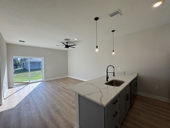 Building Photo - 2020 Dorion St