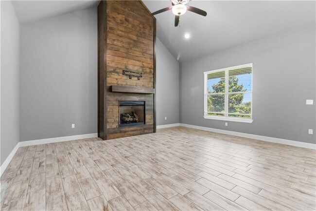 Building Photo - 1340 Sweetbriar Cir