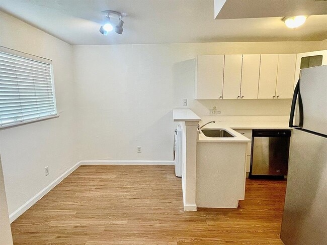 Foto del edificio - 608 Franklin Blvd