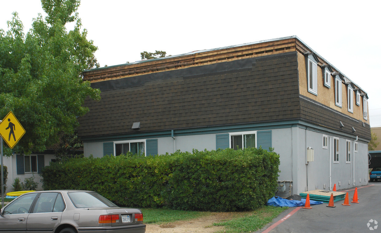 Building Photo - 1732 Ross Circle