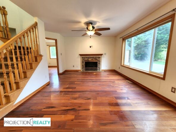 Foto del edificio - 33994-33997 7 Oaks Dr