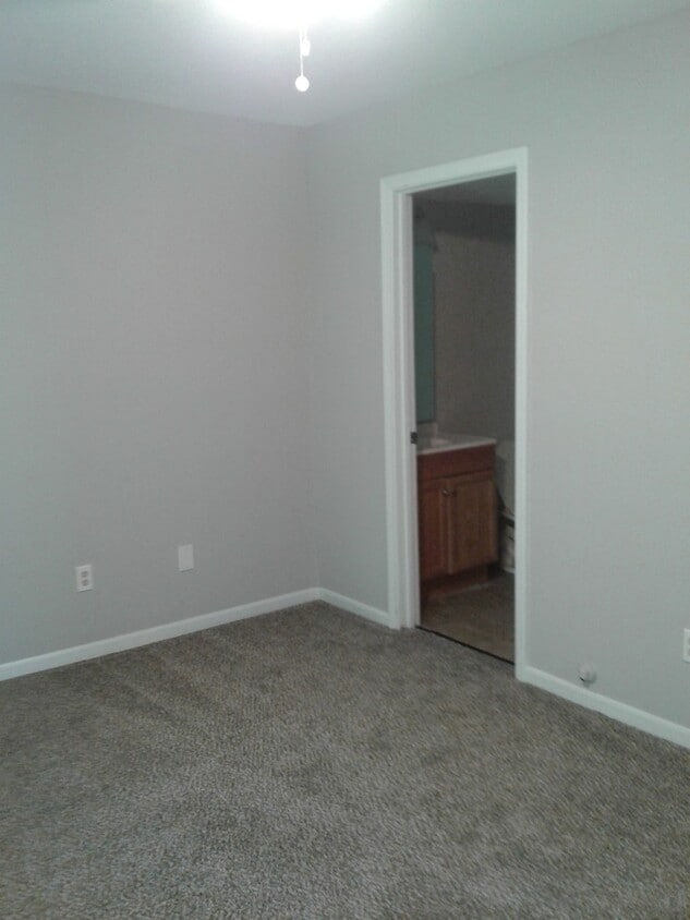 Building Photo - 502/504 Chris Dr.
