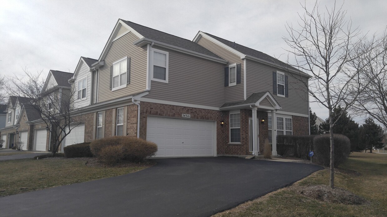 End unit with private driveway - 24341 Leski Ln