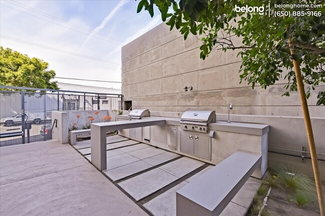 Foto del edificio - 200 N San Fernando Rd