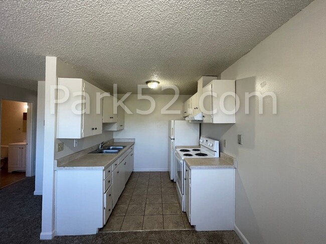 Foto del edificio - 2 Bedroom 1 Bathroom Upper Level Apartment...
