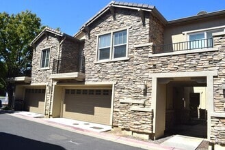 Building Photo - 3301 N Park Dr