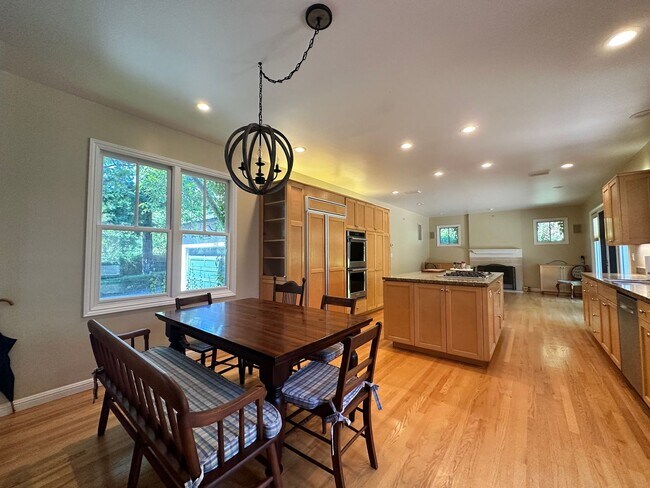 Building Photo - Woodside Classic 3 Bedroom on Beautiful Park Like Yard
