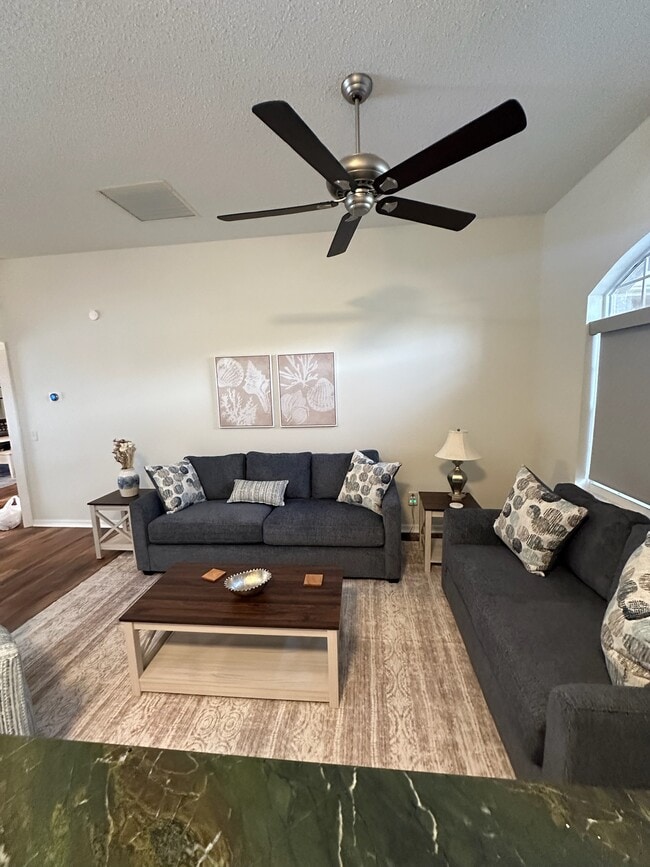 Building Photo - 8960 Huntington Pointe Dr