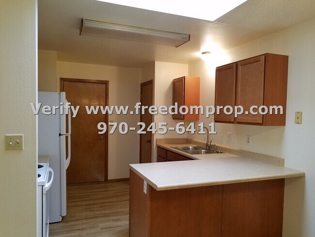 Building Photo - Great 2 Bedroom 2 Bath 2 Car Garage House