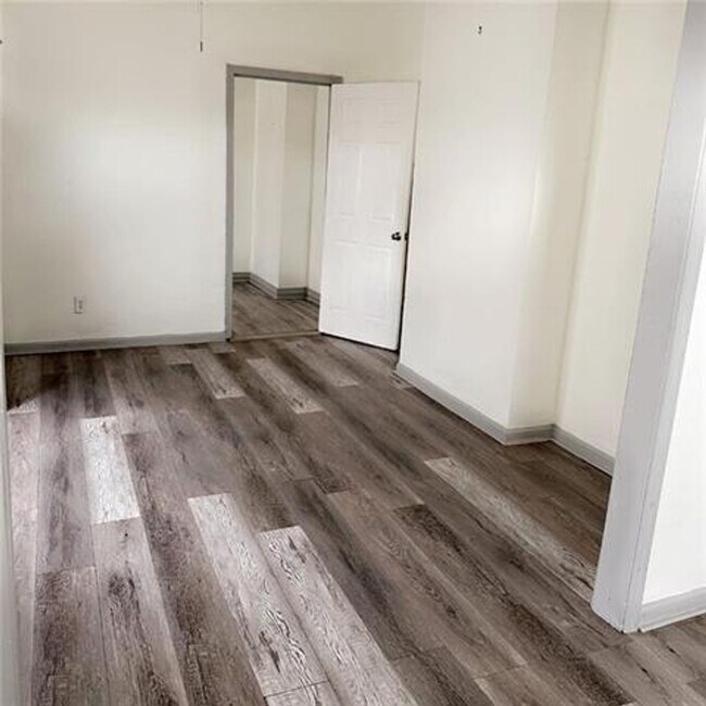 Foto del edificio - 2441 N Robertson St