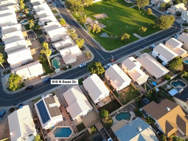 Photo - 910 N Swan Dr House