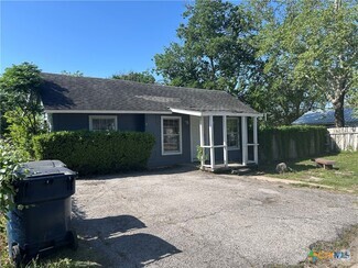 Building Photo - 205 E Pecan St