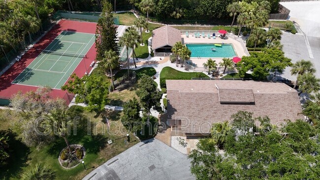 Foto del edificio - 5037 Village Garden Dr
