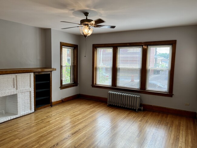 Living Room - 4344 N Albany Ave