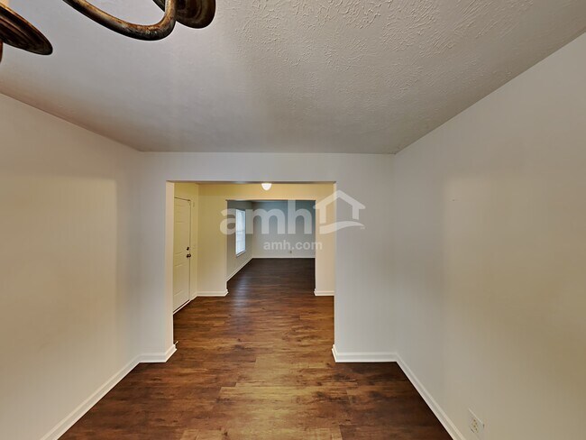 Foto del edificio - 609 Hannah Ridge Ct