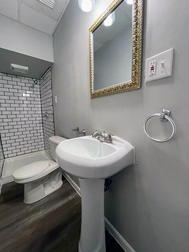 Photo - 117 Crawford Ave Apartment