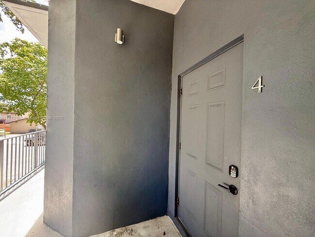 Foto del edificio - 541 NW 33rd St