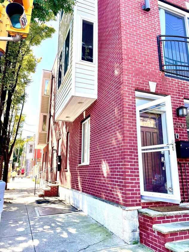 Primary Photo - 2100 Christian St