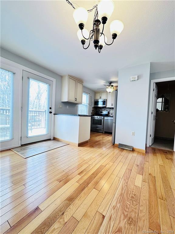 Foto del edificio - 80 Nicholas Dr