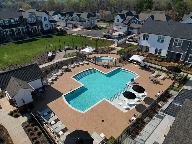 Building Photo - Townhomes at Bridlestone