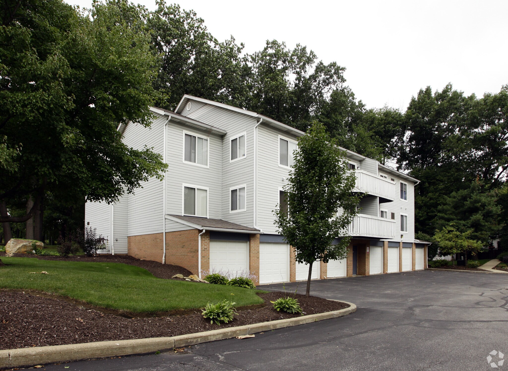 Woodrun Apartments – photo 2