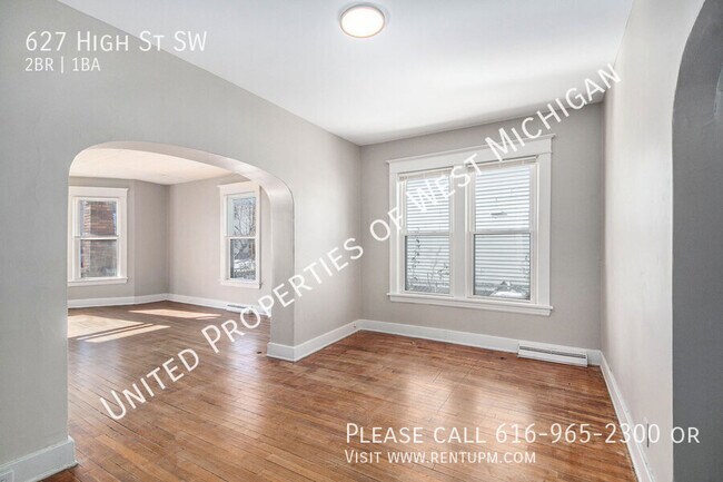 Building Photo - Available Now |2 Bed 1 Bath Lower Level Ap...
