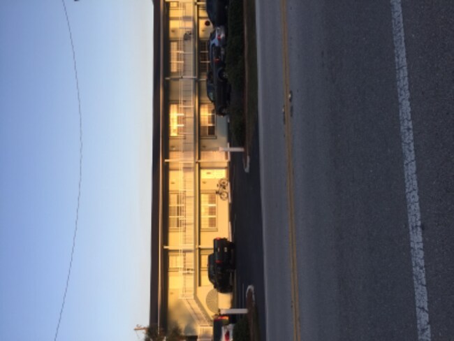Foto del edificio - 1011 S Miramar Ave