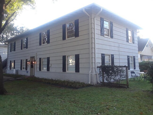 Building Photo - 2219 Ashland St