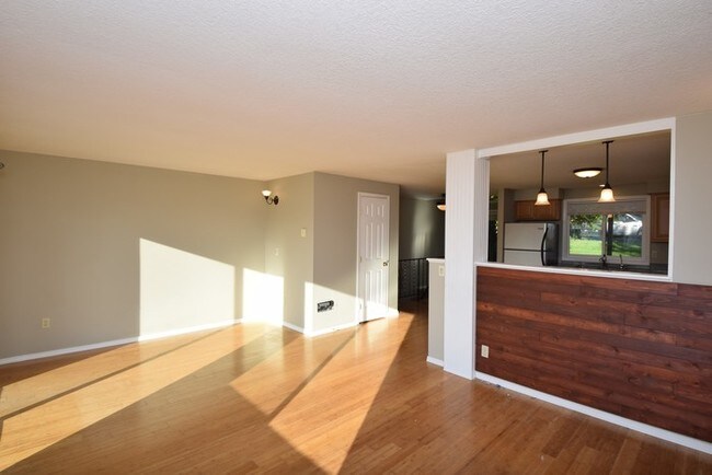 Building Photo - Beautiful Duplex with Amazing Views