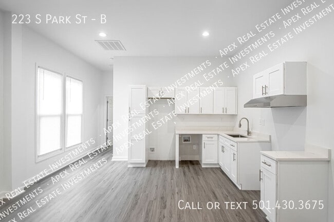 Building Photo - 223 S Park St
