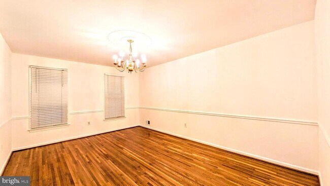 Foto del edificio - 8835 Tuckerman Ln