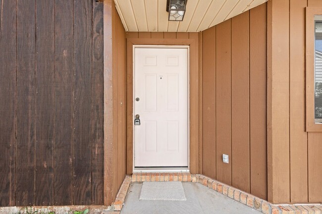 Building Photo - Charming 3 Bedroom in Niceville!