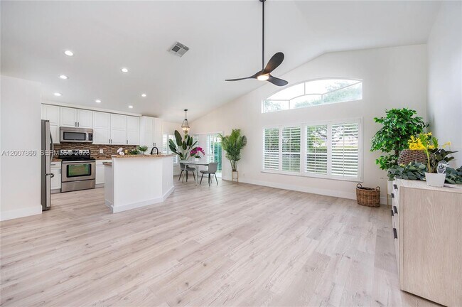 Foto del edificio - Northwest 144th Avenue, Pembroke Pines, FL 33028 - 4 BR 2.5 BA single-family home