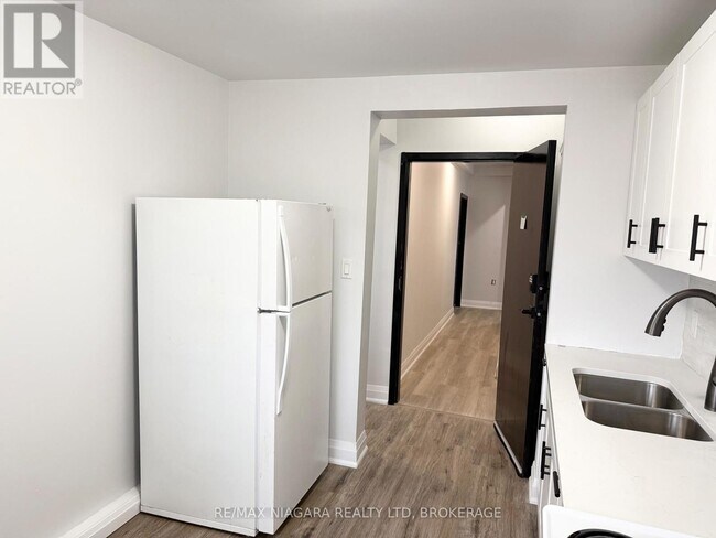 Photo du bâtiment - 4711 River Rd