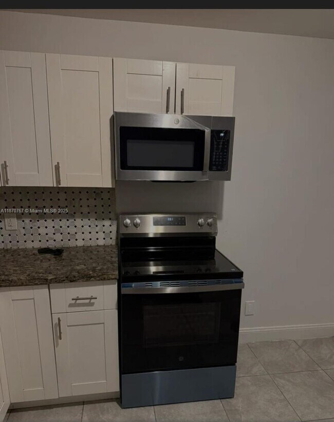 Foto del edificio - 853 SW 9th Ct