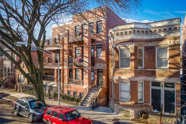 Foto del edificio - 2328 N Greenview Ave