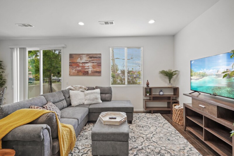 Foto principal - 4720 E Washington Ave
